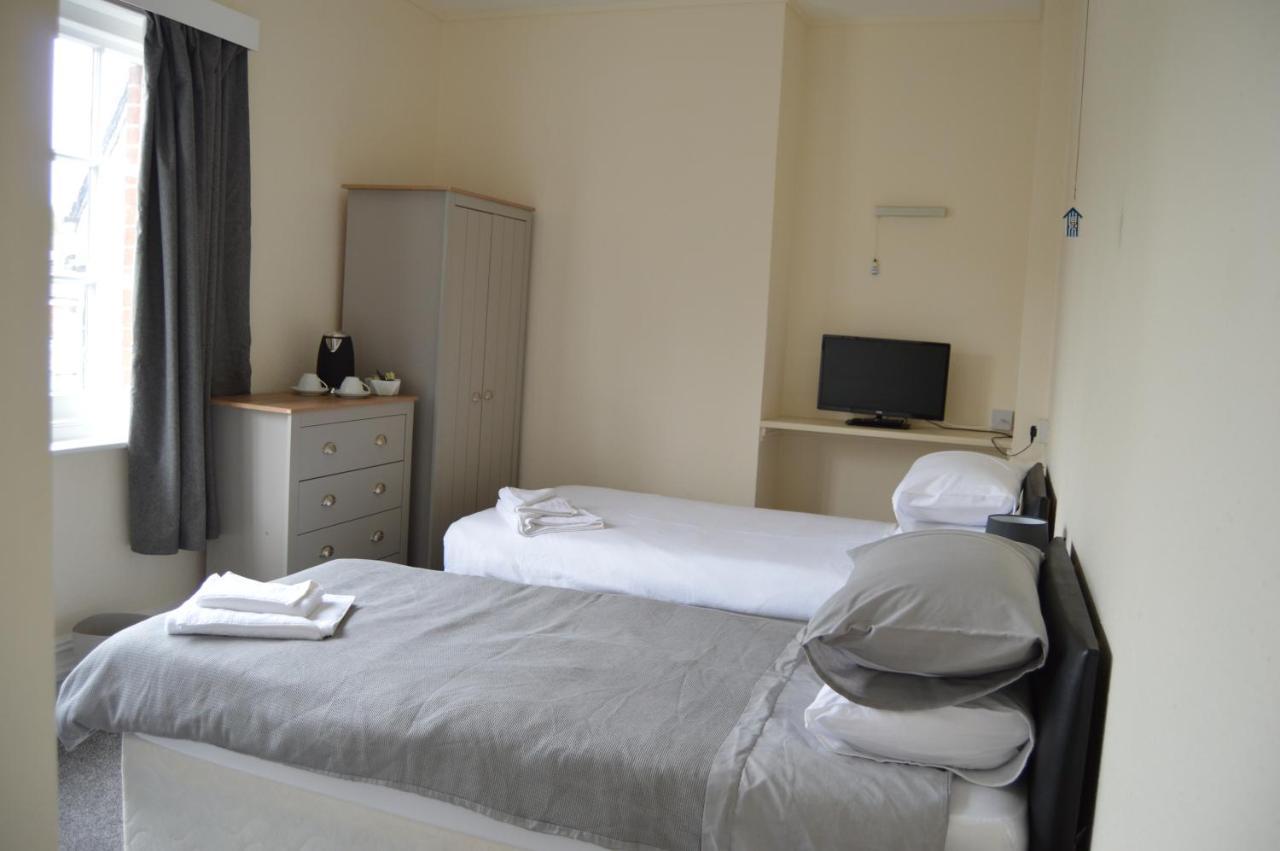 Отель The Rose & Crown Bulford Экстерьер фото
