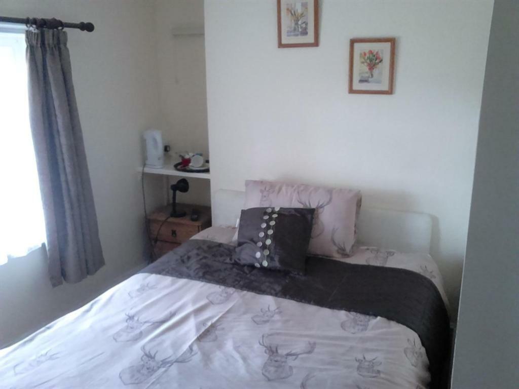 Отель The Rose & Crown Bulford Экстерьер фото