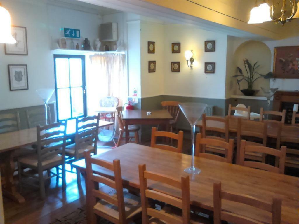 Отель The Rose & Crown Bulford Экстерьер фото
